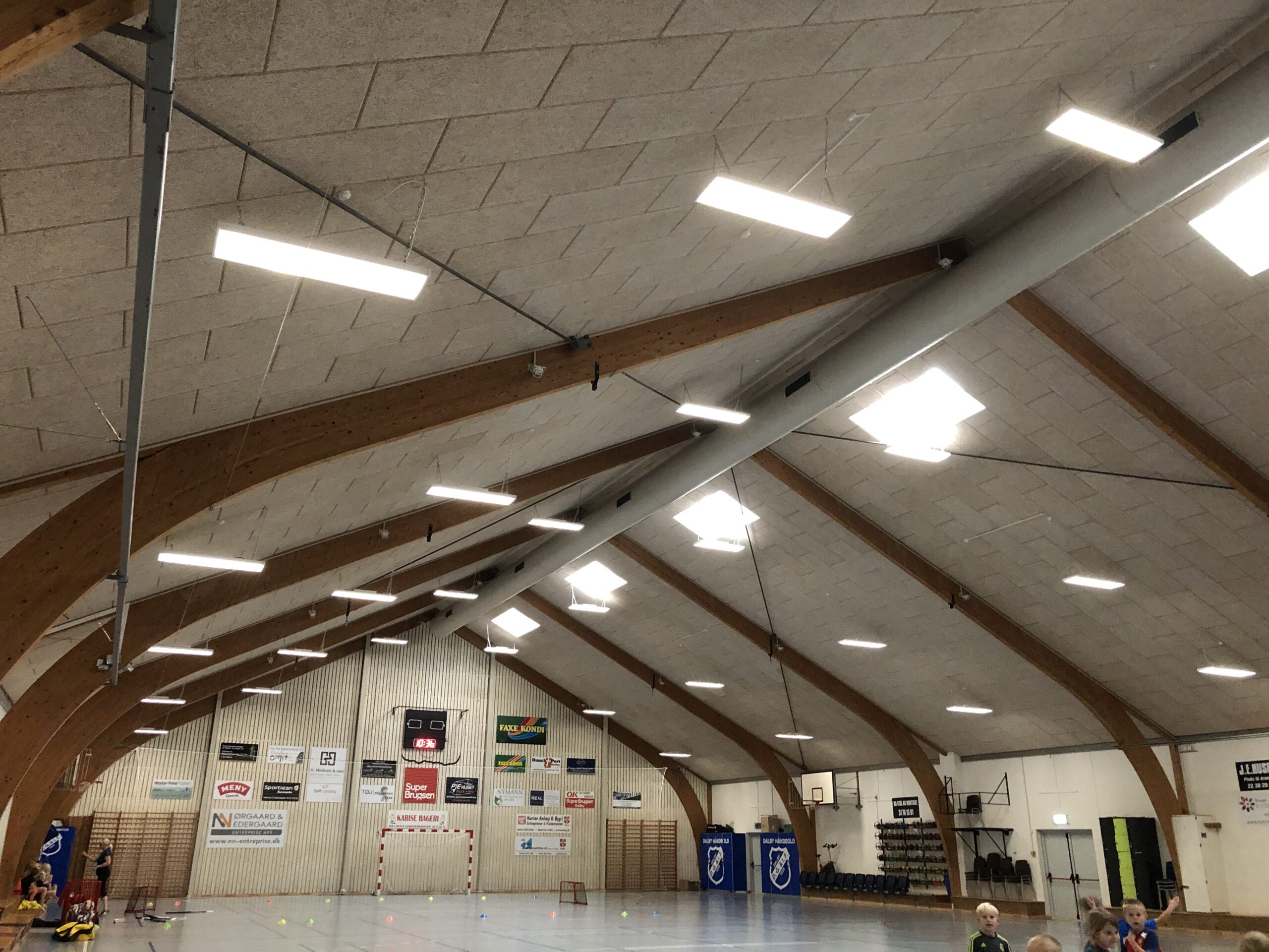 Effektiv LED til sportshallerne i Faxe Kommune